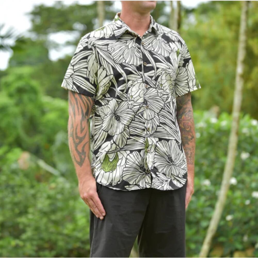 Cora  Spearman Hawaii Men's Protea Aloha Shirt L